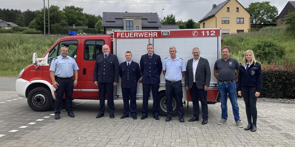 Der neu gewählte Vorstand der Booser Feuerwehr mit Gästen