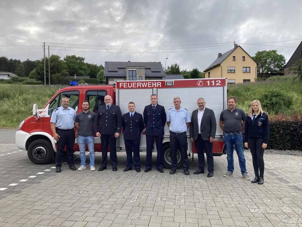 Der neu gewählte Vorstand der Booser Feuerwehr mit Gästen