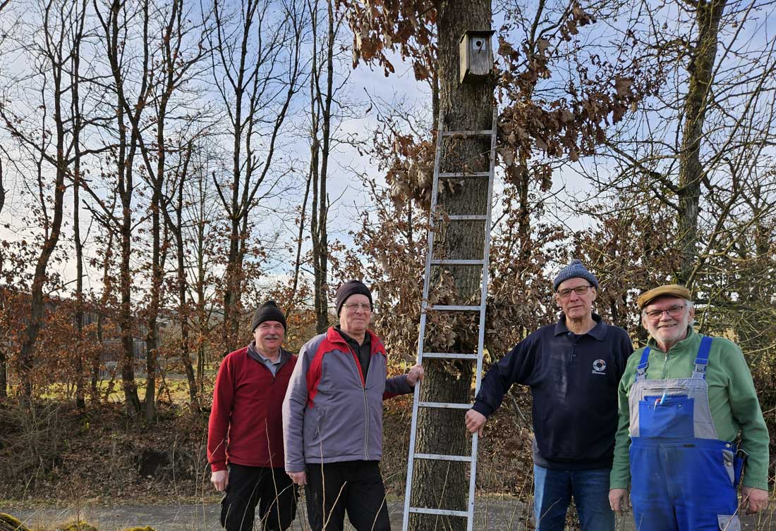 eine kleine Truppe vom Heimatverein ProBoos haben die Nistkästen rund um Boos kontrolliert